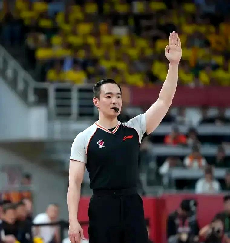 开云赛事集团-包含CBA常规赛关键时刻走向成谜，洛杉矶快船队长鼓劲，质疑声仍在，纪律约束更严格的词条